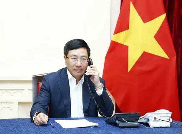 Hotspot Matrix và Gái Pháp mê tít 2 kiểu váy xinh như thơ, diện từ hè năm này sang năm